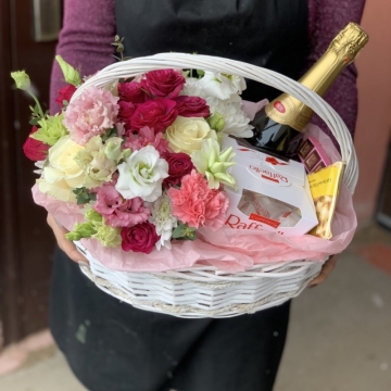 Корзина с цветами "Антураж"