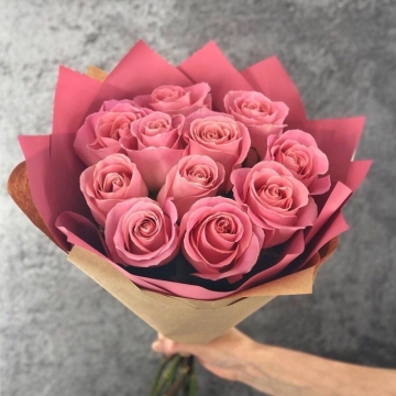 Букет из розовых роз "Бетти"