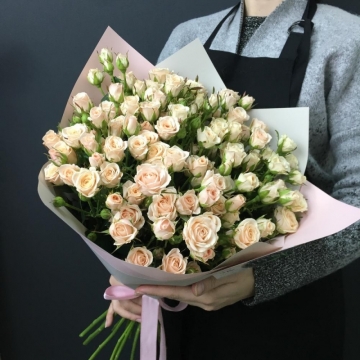 Букет из красных роз "Эстер"