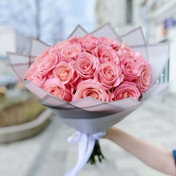 Букет из розовых роз "Селия"