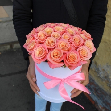 Букет из оранжевых роз в цилиндре "Джина"