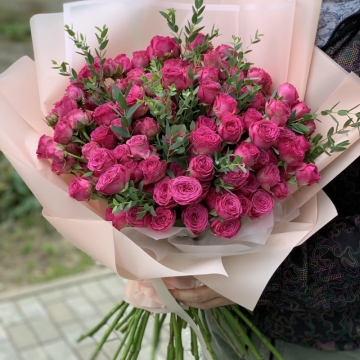 Букет из кустовых пионовидных роз "Фулвия"