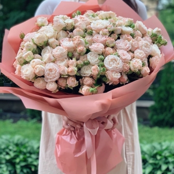 Букет из кустовых пионовидных роз "Ванесса"