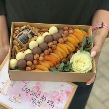 Набор с орехами и сухофруктами "Осло"