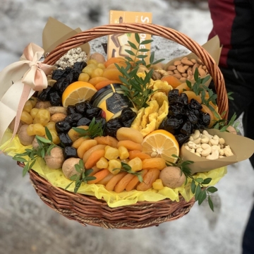 Корзина с орехами и сухофруктами "Шри-Ланка"