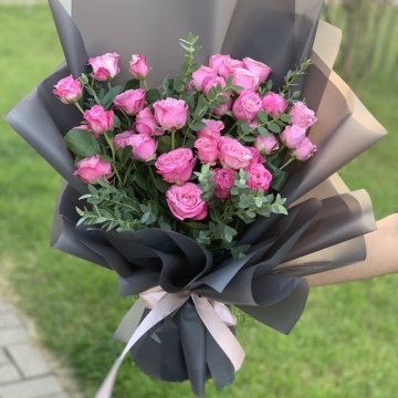 Букет из кустовых пионовидных роз "Оттавиа"