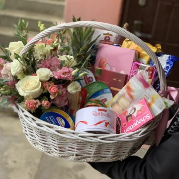 Корзина с продуктами "Трапеза"