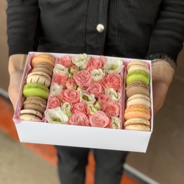 Цветы и макаронс "Эстетика"