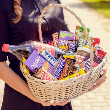 Корзина со сладостями "Любезность"
