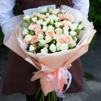 Букет из кустовых роз "Инес"