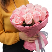 Букет из розовых роз "Хейли"