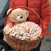 Корзина со сладостями "Чуткость"